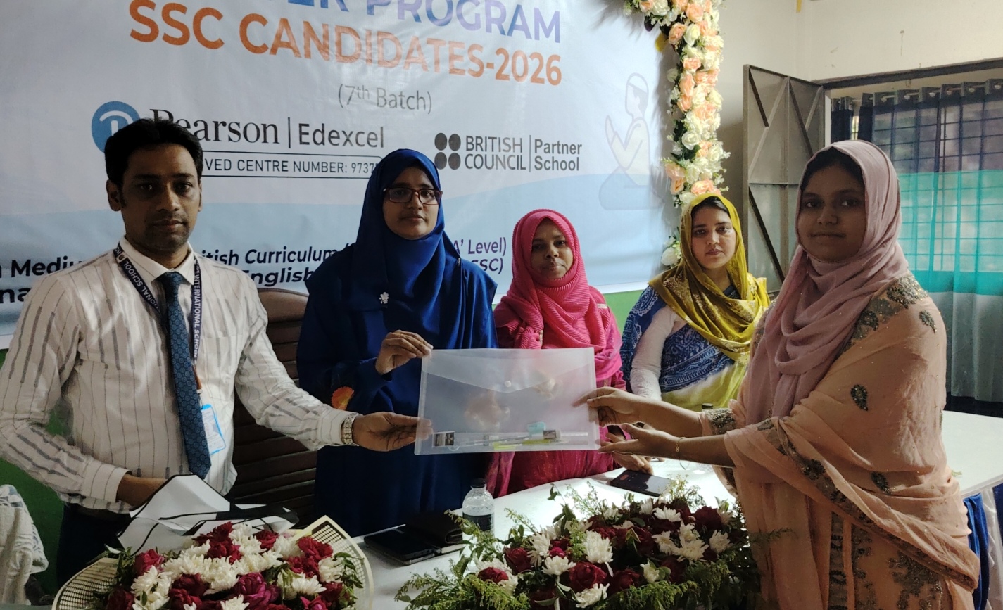 ফেনীর স্বনাধন্য ইংলিশ ভার্সন হোপ ইন্টারন্যাশনাল স্কুলের এসএসসি পরিক্ষার্থীদের দোয়া ও শিক্ষা সামগ্রী বিতরণ