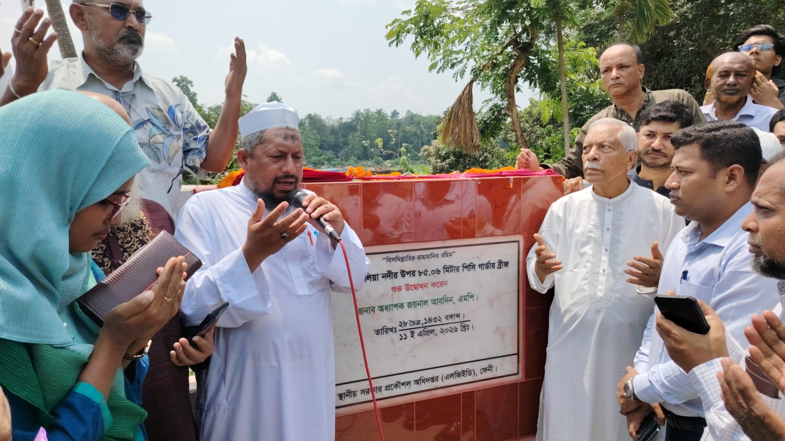 দীর্ঘ অপেক্ষার পর লেমুয়া ইউনিয়নের যাতায়াতের একমাত্র মাধ্যম ব্রিজটি উদ্বোধন করলেন ভিপি জয়নাল এমপি